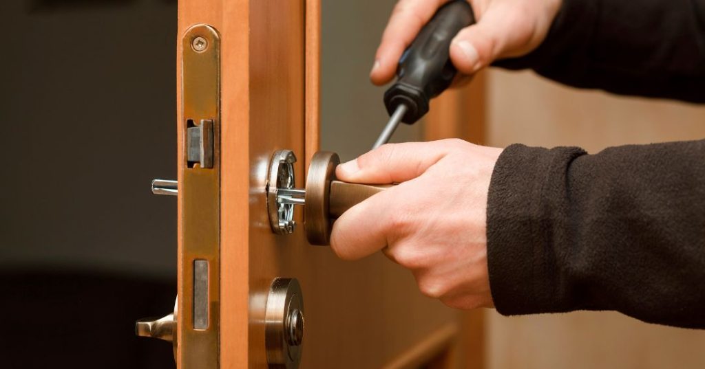 Como Identificar Quando a Fechadura Precisa Ser Trocada em Jundiaí: 6 Dicas capa chaveiro